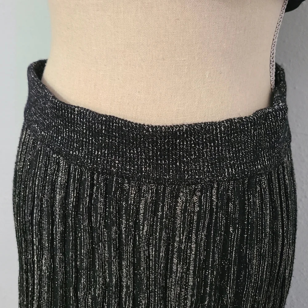 YAL New York Black Pleated Lurex Shimmer Skirt Size Med‎